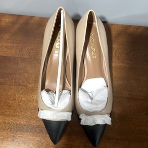 *NWT* Coach Classic Leather Pumps • US 9